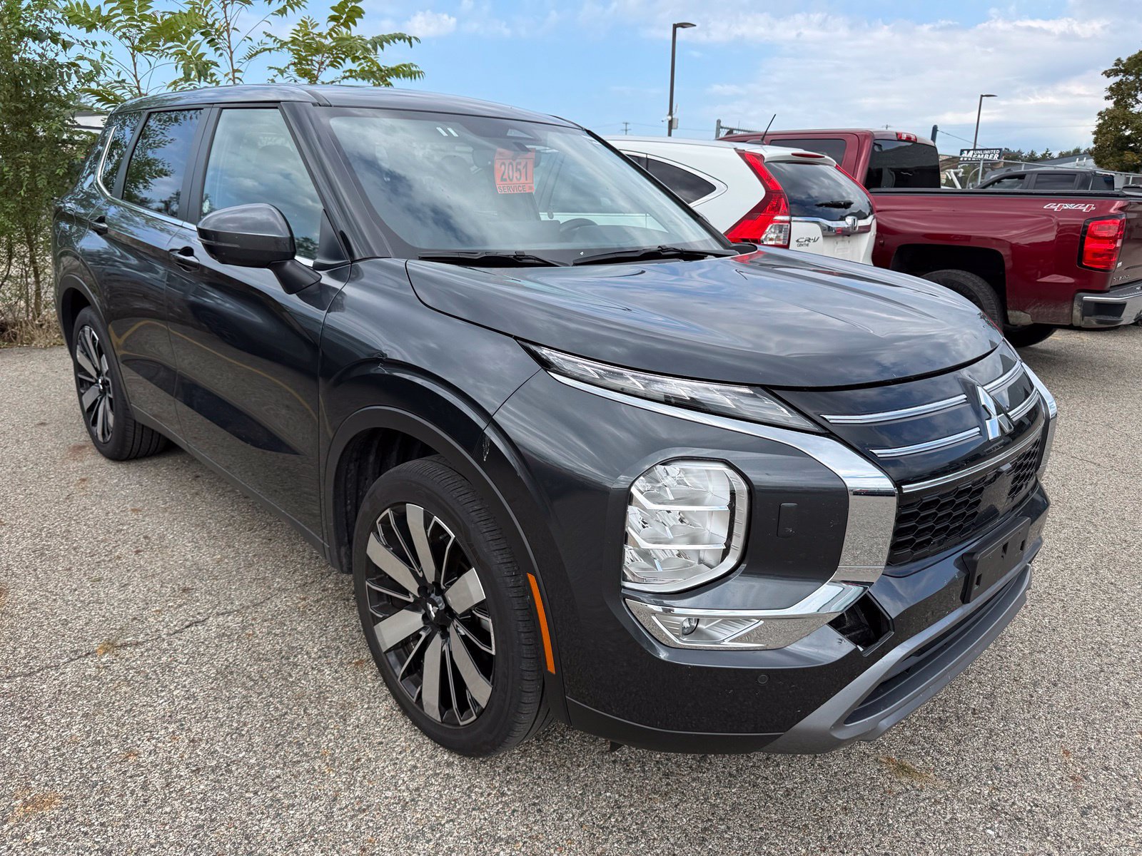 Used 2025 Mitsubishi Outlander SE AWD/4WD image 1