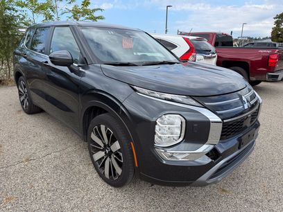 Used 2025 Mitsubishi Outlander SE