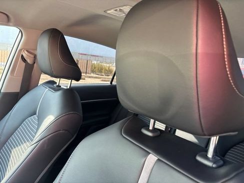 Used 2020 Toyota Camry SE w/ Convenience Package FWD image 9