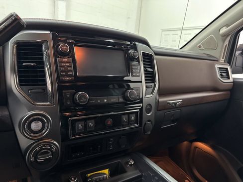 Used 2018 Nissan Titan Platinum Reserve AWD/4WD image 39
