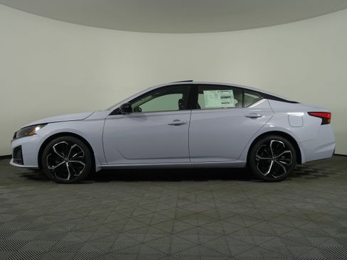 New 2025 Nissan Altima 2.5 SR w/ SR Premium Package image 15