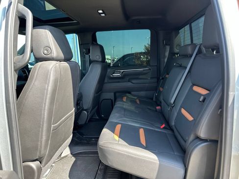 Used 2025 GMC Sierra 2500 AT4 w/ AT4 Premium Plus Package AWD/4WD image 9