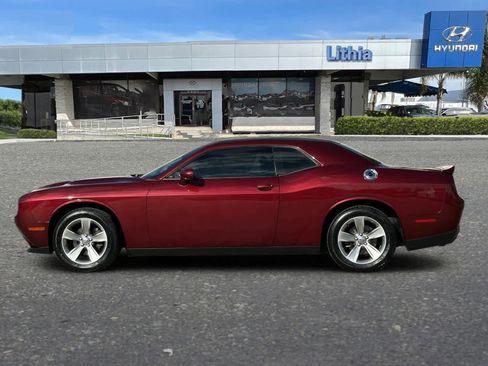 Used 2019 Dodge Challenger SXT image 5