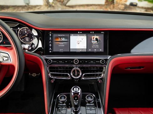 Used 2022 Bentley Flying Spur V8 image 47