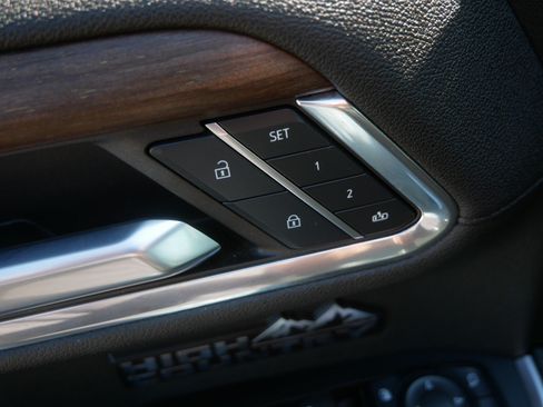 Used 2024 Chevrolet Silverado 1500 High Country w/ High Country Premium Package AWD/4WD image 24
