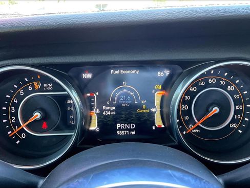 Used 2018 Jeep Wrangler Unlimited Sahara AWD/4WD image 26