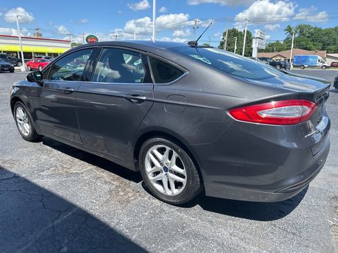 Used 2016 Ford Fusion SE FWD image 3