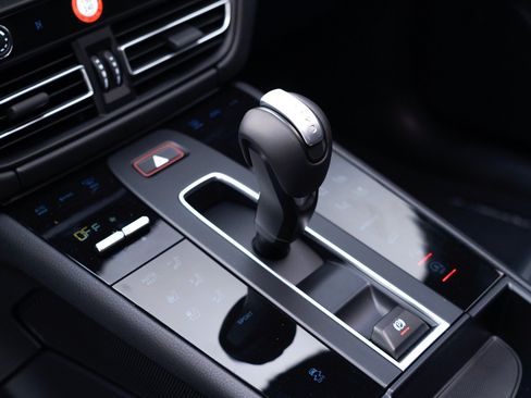 Certified 2026 Porsche Macan AWD/4WD image 25
