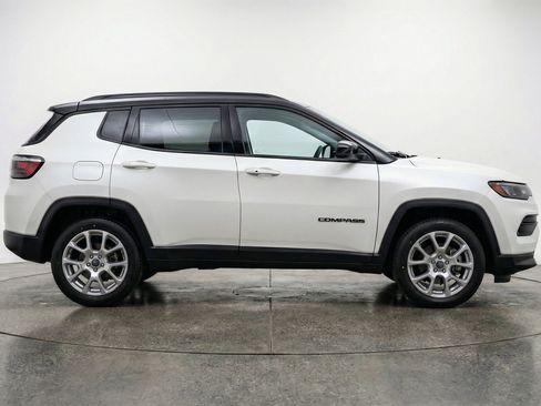 Used 2025 Jeep Compass Limited AWD/4WD image 11