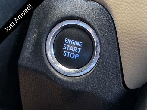 Used 2021 Toyota RAV4 XLE w/ Convenience Package FWD image 19