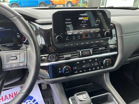 Used 2024 Nissan Pathfinder Platinum AWD/4WD image 9