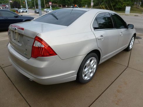 Used 2010 Ford Fusion SE image 2