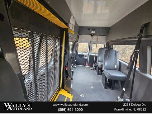 Used 2014 Ford E-250 and Econoline 250 w/ Power Group image 16