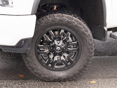 Used 2020 Chevrolet Silverado 3500 High Country w/ Technology Package image 27