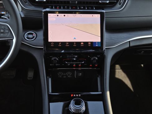 New 2025 Jeep Grand Cherokee Limited w/ Trailer Tow Package image 21