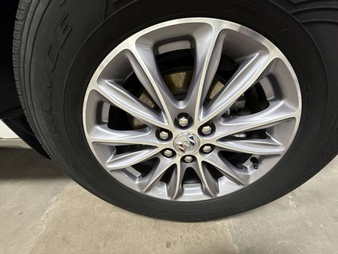 Used 2024 Buick Enclave Premium image 32