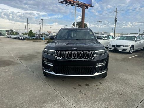 Used 2023 Jeep Grand Cherokee Summit image 2