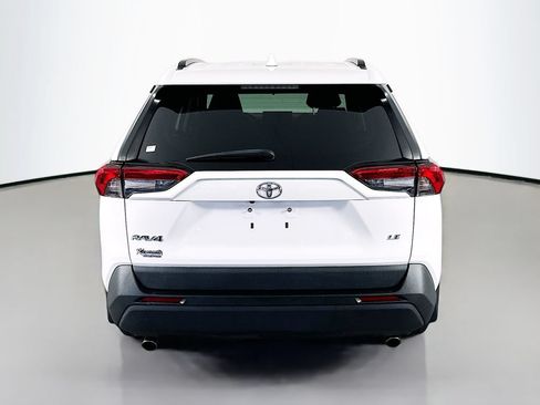 Used 2021 Toyota RAV4 LE FWD image 6