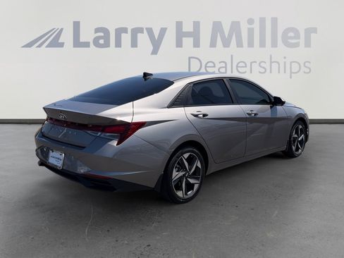 Used 2023 Hyundai Elantra SEL w/ Convenience Package FWD image 5