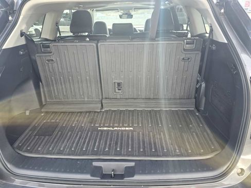 Used 2022 Toyota Highlander XLE image 19