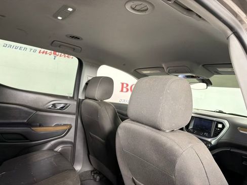 Used 2020 GMC Acadia SLE w/ Driver Convenience Package FWD image 19