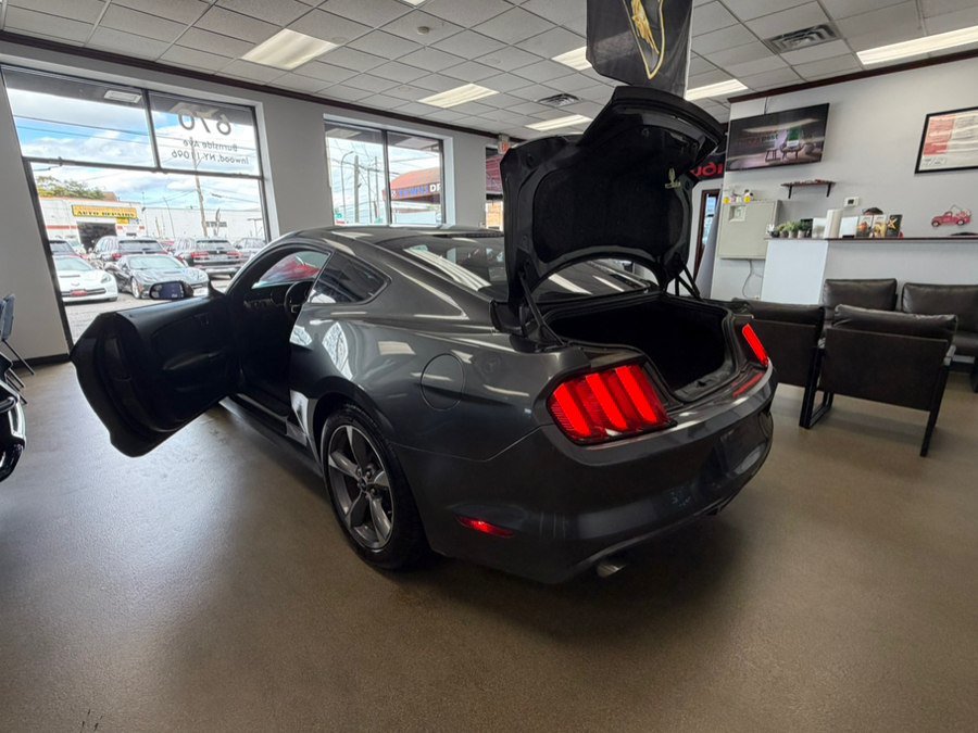 Used 2017 Ford Mustang Coupe RWD image 28