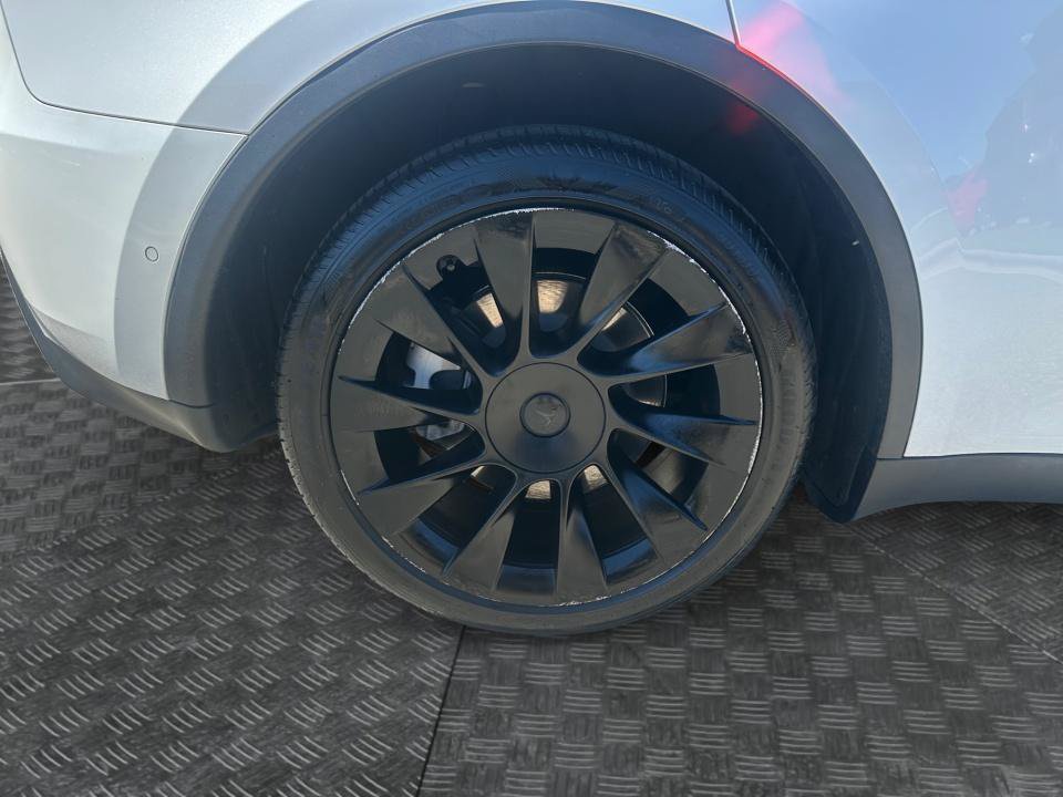 Used 2021 Tesla Model Y Long Range AWD/4WD image 27