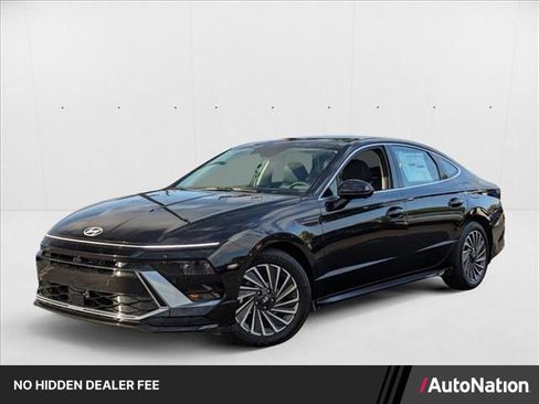 Used 2025 Hyundai Sonata Limited FWD image 1