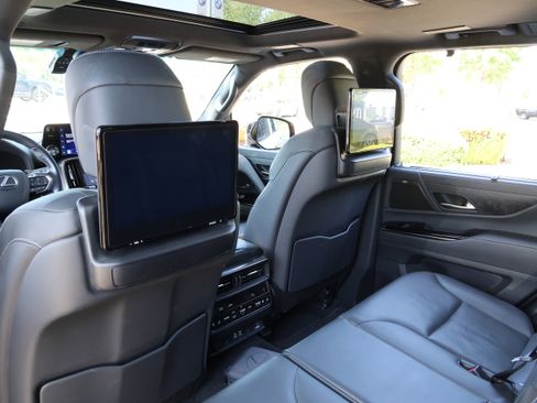 Used 2022 Lexus LX 600 4WD w/ Appearance Package image 38