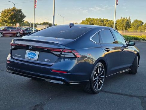 Used 2024 Honda Accord Touring image 4