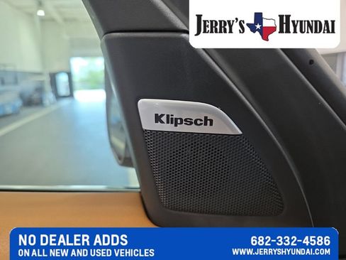 Used 2025 Nissan Armada Platinum Reserve RWD image 18