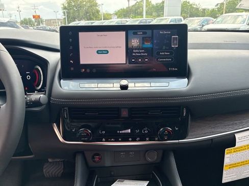 New 2026 Nissan Rogue Platinum AWD/4WD image 12