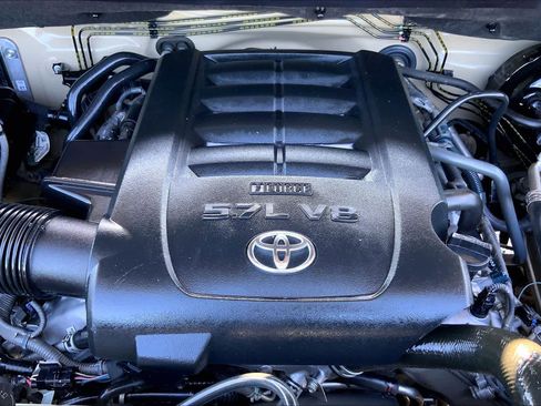 Used 2018 Toyota Tundra SR5 w/ SR5 Upgrade Package AWD/4WD image 31