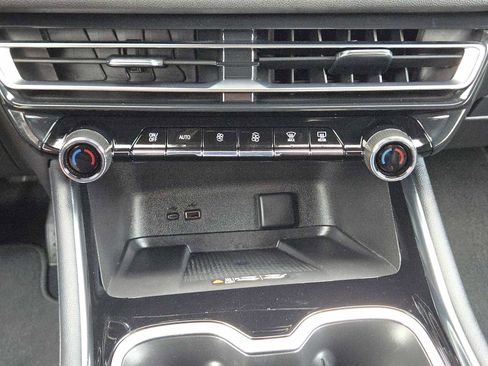 Certified 2025 Chevrolet Traverse High Country AWD/4WD image 19