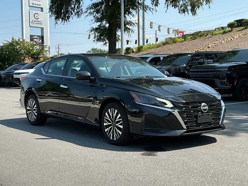 Used 2024 Nissan Altima 2.5 SV AWD/4WD image 7