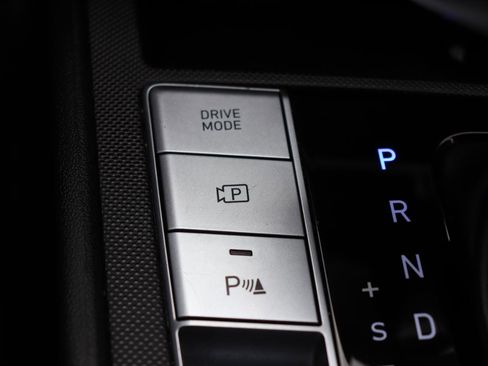 Used 2024 Hyundai Elantra Limited image 44