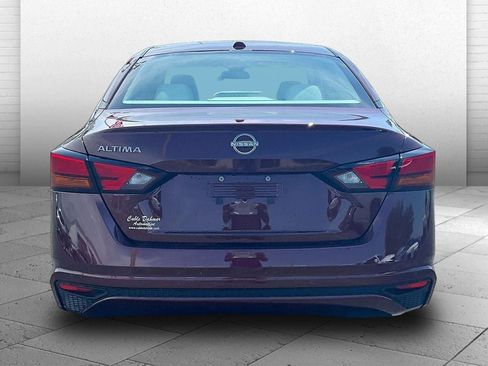 Used 2025 Nissan Altima 2.5 SV FWD image 3