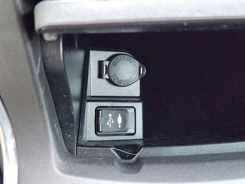 Used 2016 Toyota Camry SE image 27