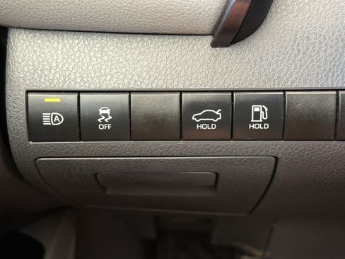 Used 2019 Toyota Camry SE FWD image 27