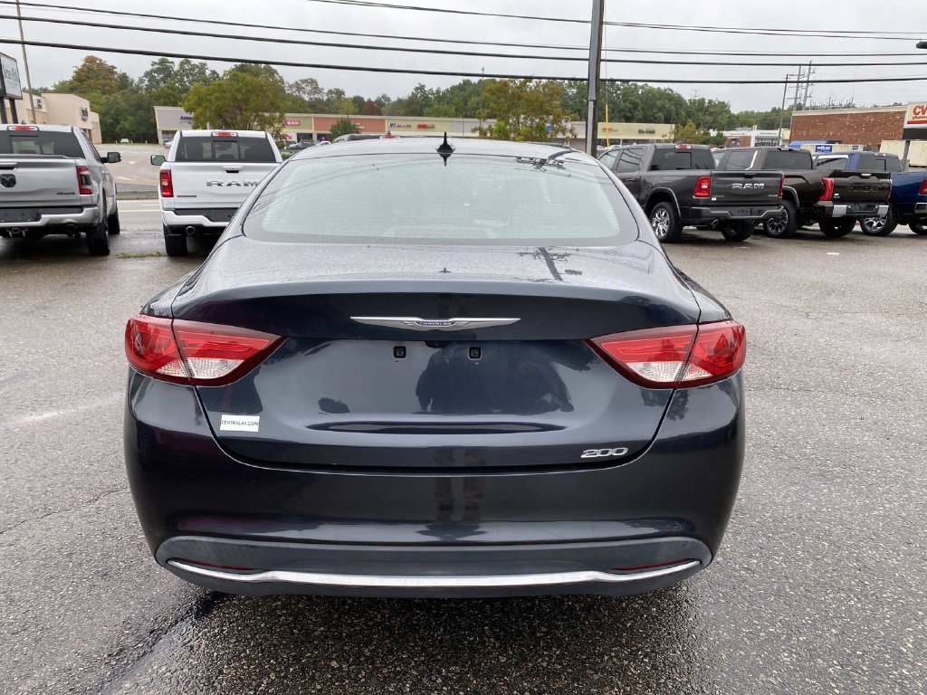 Used 2017 Chrysler 200 Limited Platinum w/ Comfort & Convenience Group FWD image 4