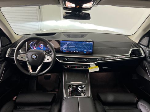 Used 2026 BMW X7 xDrive40i image 16