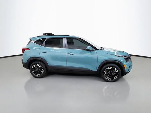 Used 2024 Kia Seltos EX FWD image 10