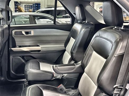 Used 2022 Ford Explorer XLT w/ Equipment Group 202A image 24
