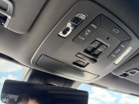 Used 2021 Toyota Sienna Platinum FWD image 17