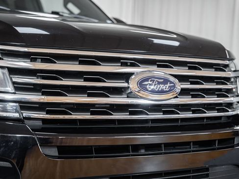 Used 2019 Ford Expedition Max XLT w/ Equipment Group 202A image 7