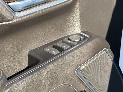 Used 2022 Chevrolet Silverado 1500 LT AWD/4WD image 22