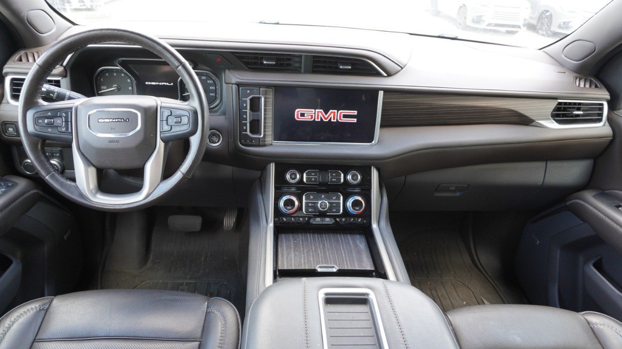Used 2021 GMC Yukon XL Denali w/ Denali Premium Package RWD image 13