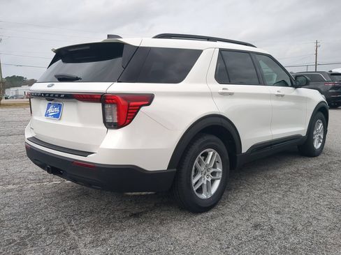 New 2026 Ford Explorer Active RWD image 3