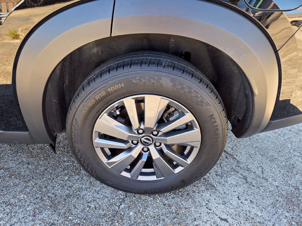 Used 2025 Nissan Pathfinder SV FWD image 26