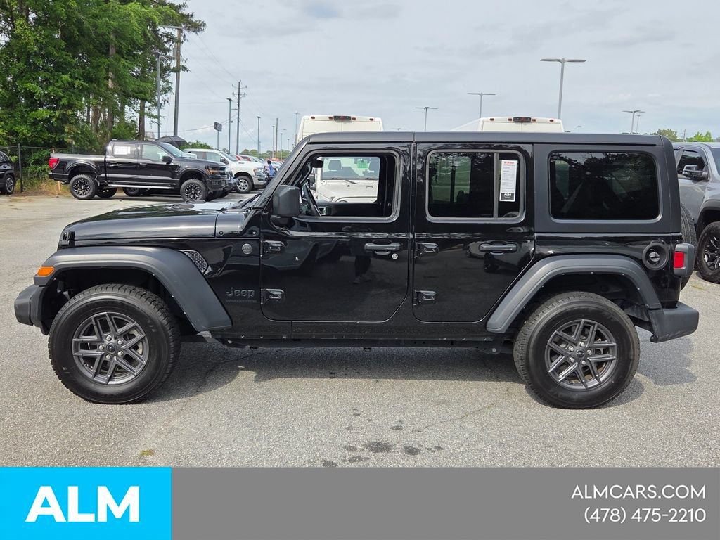 Used 2025 Jeep Wrangler Unlimited Sport AWD/4WD image 4